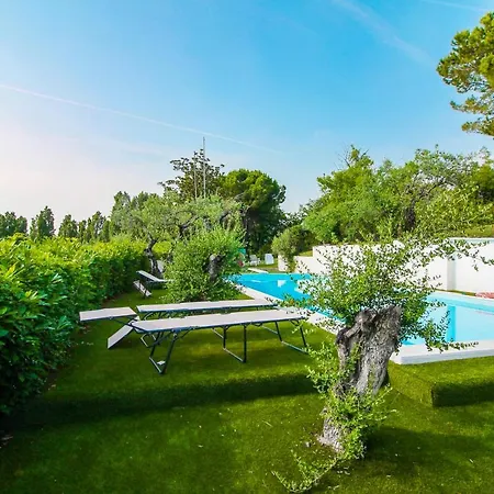 & Country Holidays דירה *