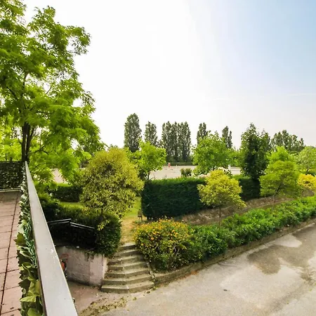 & Country Holidays Apartment *