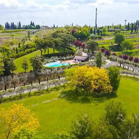 & Country Holidays בוסולנגו