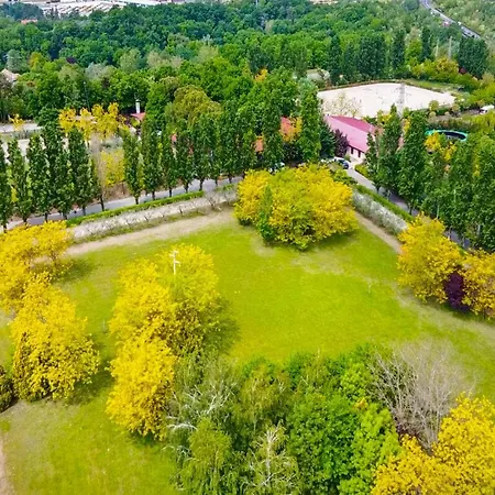 & Country Holidays דירה בוסולנגו